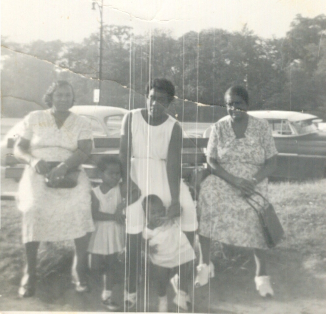 Lillie, Deanna, Mable, Jayne and Deborah McClelland